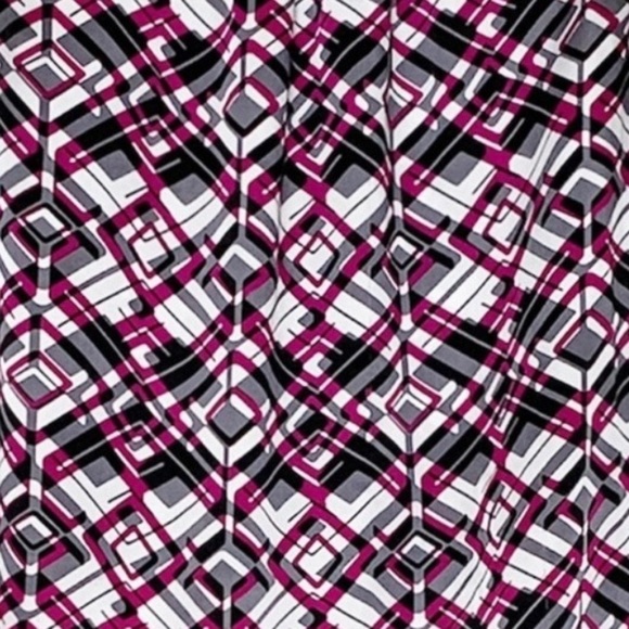 NINE WEST Blouse Wine Black White Sleeveless Geometric design Size Large - Picture 6 of 7